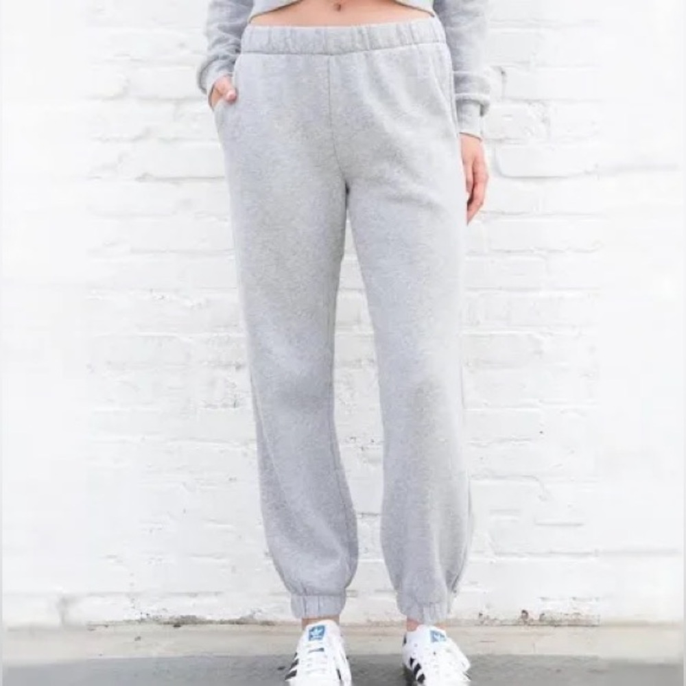 brandy melville • light grey rosa sweatpants